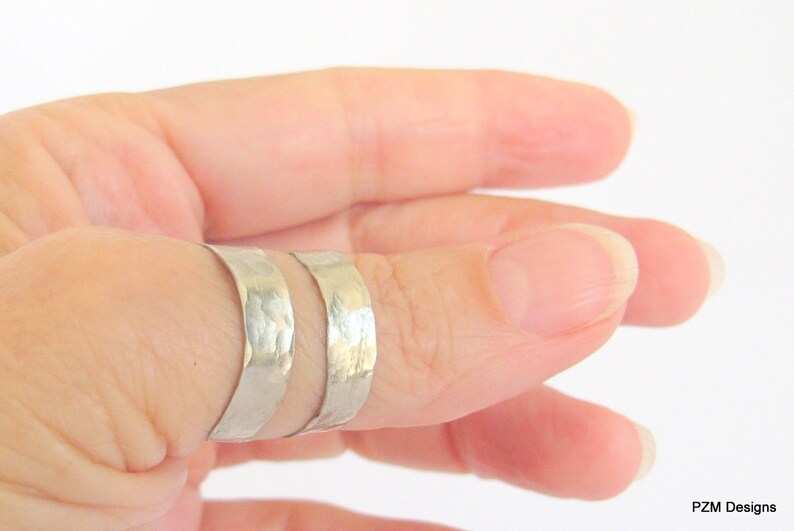 Палец толстый и большой. Кольца для пухлых пальцев. Кольцо на толстом пальце. Составное кольцо на большой палец.