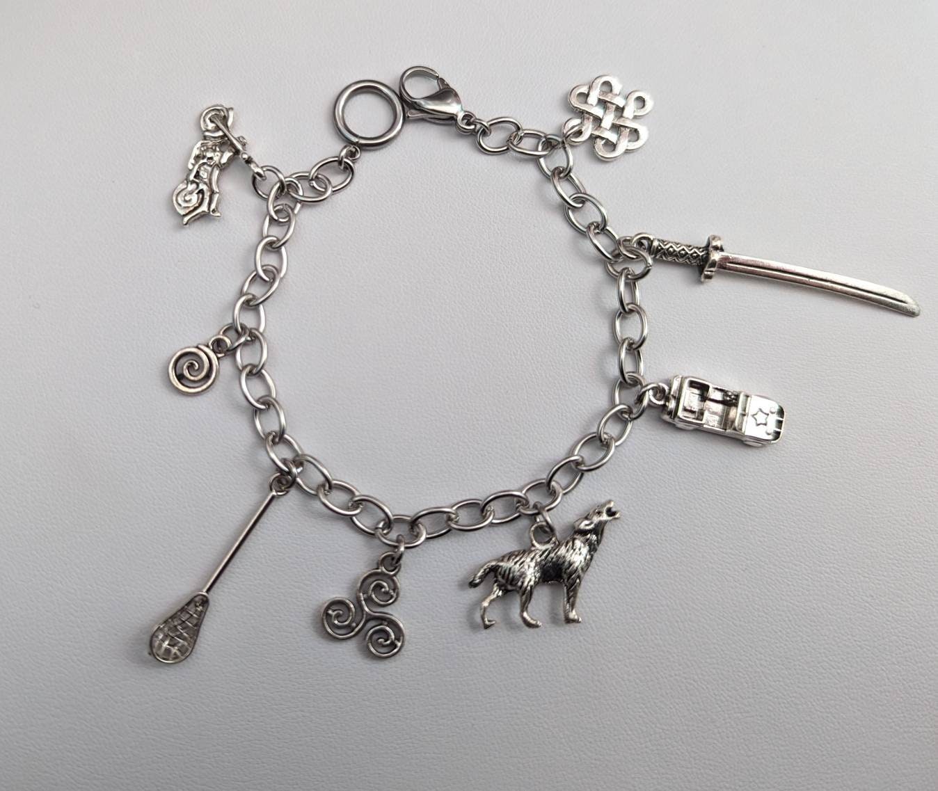 Bracciale Teen Wolf In Tonalità Argento Con Ciondoli Simboli Celtici - Accessorio Per Fan Di Scott McCall E Derek Hale, Lunghezza 22 Cm