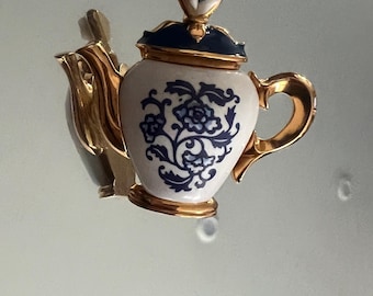 Avon teacup vintage brooch supercute