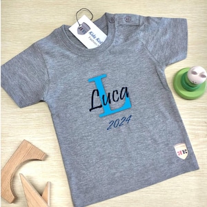 Camiseta niño personalizada con nombre y letra inicial, camiseta niño y bebé, regalo cumpleaños, año nacimiento, camiseta en gris