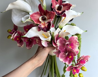 Bruidsboeket met Real Touch Calla Lelies, Orchideeën en Anthuriums, Cascade Bruidsboeket, Wit Bordeaux