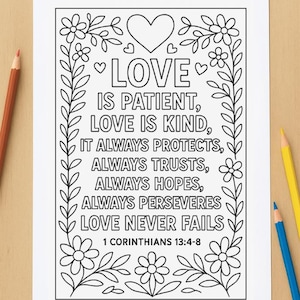 Könnte beinhalten: Schwarz-weiß-Malvorlage, digitale Datei, mit dem Text "COLORING PAGE DIGITAL FILE" oben. Die Seite zeigt das Wort "LOVE", umgeben von Blumen- und Herzmotiven, mit dem Text "LOVE IS PATIENT, LOVE IS KIND" und mehr. Buntstifte befinden sich an den Seiten.