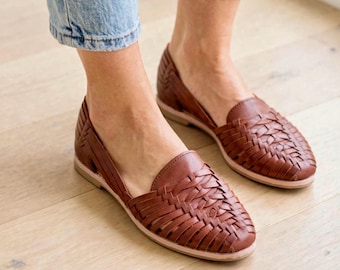 Vintage Brown Haurache Sandals / Size 8 US Woman's Macarena Woven Leather Beach Flats Shoes