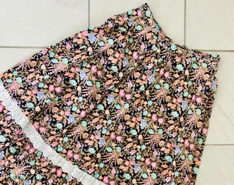 Hippie Floral 1970’s Skirt / Vintage Rose Print Cotton Lace Peasant Prairie Skirt Size XS “Gunne Sax Style”