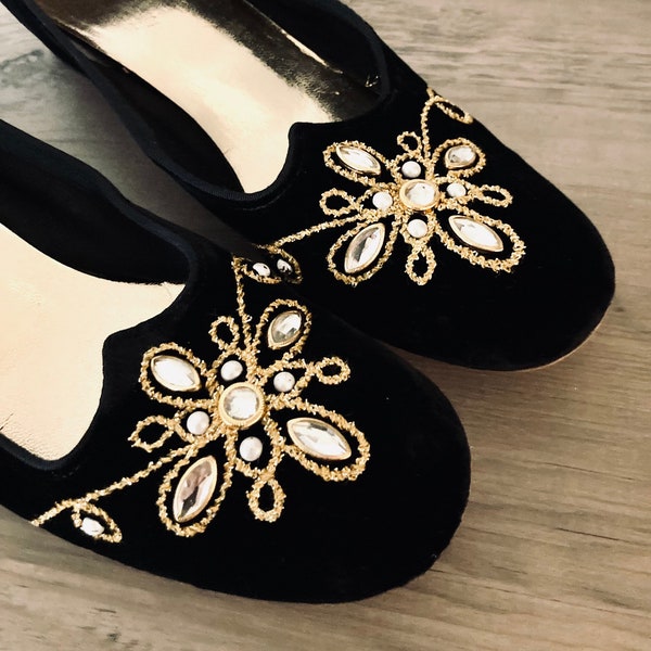 Fancy Black Velvet Shoes / Vintage 1960’s Black and Gold BEACON Slippers Size 6.5 USA Womans Heels Pumps