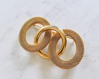 Gold Tone Brooch / Vintage 1980’s Golden Round Circle Infinity Pin