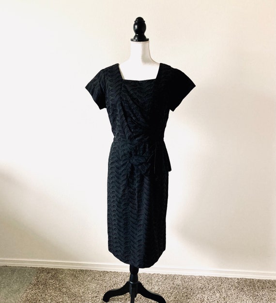 Vintage 1950's Wiggle Dress / Classic Hourglass F… - image 2