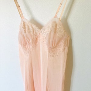 Pastel Pink Lace Nightgown / Vintage Peachy-Pink Nylon Lingerie Slip “Seamprufe” Pin-Up 1950s Undergarment Womans Size Small