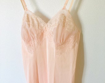 Pastel Pink Lace Nightgown / Vintage Peachy-Pink Nylon Lingerie Slip “Seamprufe” Pin-Up 1950s Undergarment Womans Size Small