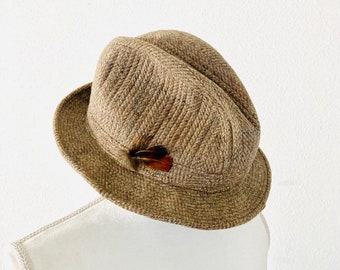 Vintage Tan Beige Men’s Fedora / 1960’s Retro Feather Detail Fedora Short Brim Hat