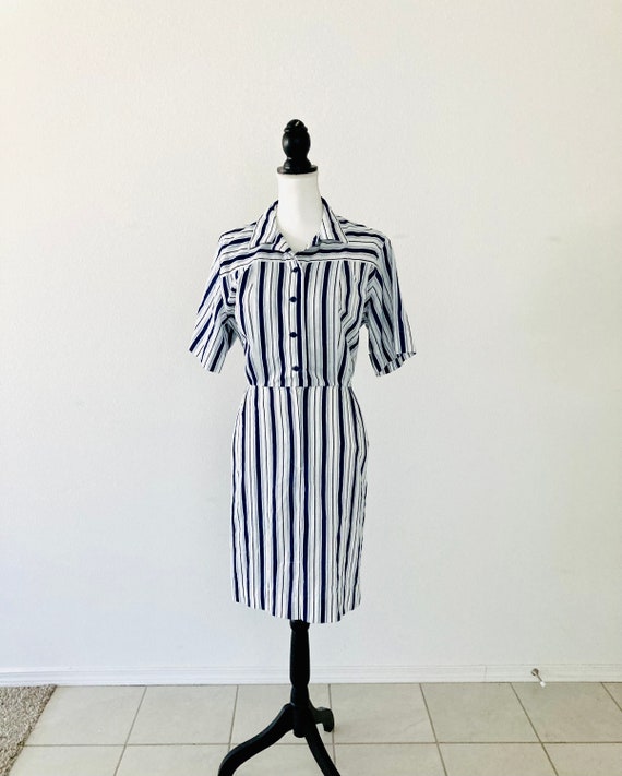 Blue and White Striped Casual Dress / Vintage 197… - image 1