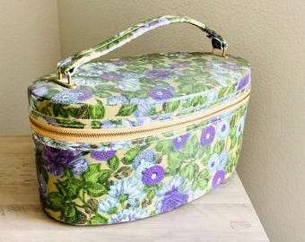 1960’s Floral Tapestry Travel Bag / Vintage Toiletry Make-Up Tote Zipper Purple Bag
