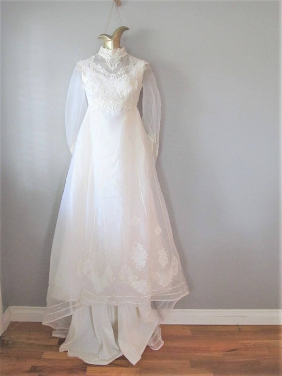 Victorian Wedding Dresses Off White