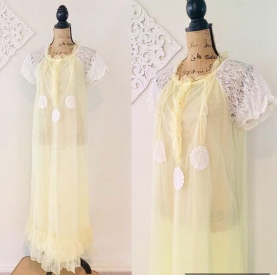 Vintage 1950's Yellow Lingerie Negligee / Sunny Sh