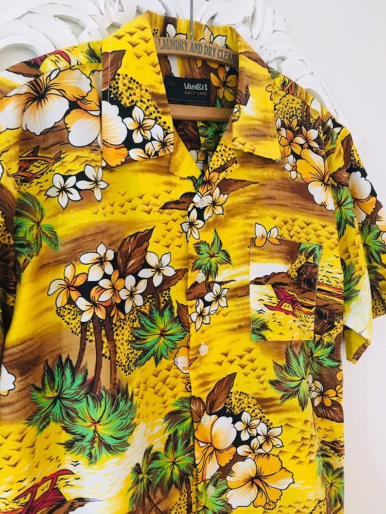 Vintage Mens HAWAIIAN Beach Shirt 1980/'s Yellow Hibiscus Floral Button Up Mens Shirt Top