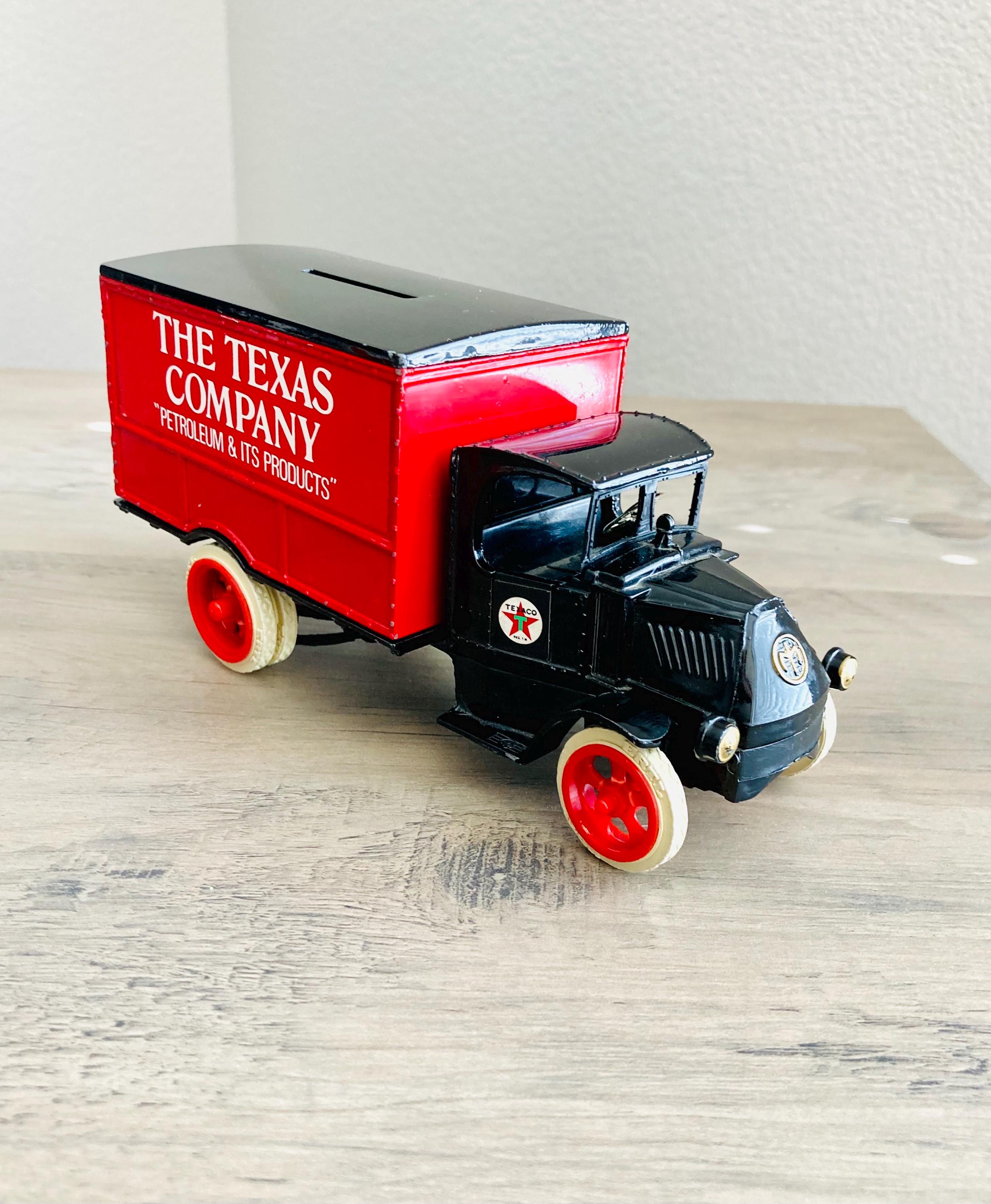 The Texas Company Metal Gas Truck / Texaco Red Metal 1925 Bull Dog