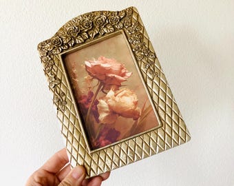 Marco de fotos vintage con rosas de champán, decoración floral rosa victoriana antigua, estilo inglés británico, estilo provenzal.