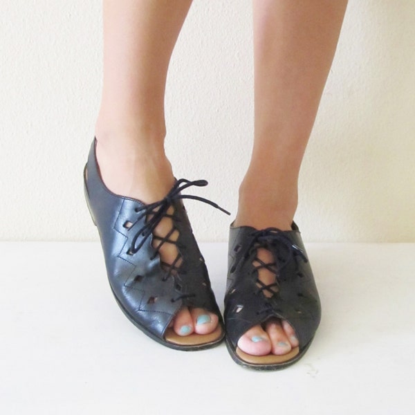 Vintage Black Leather Shoes / Lace-Up Oxford Sandals / Woman's Shoes Size 8 1/2 US, Euro 39, UK 6 Bruno Valenti