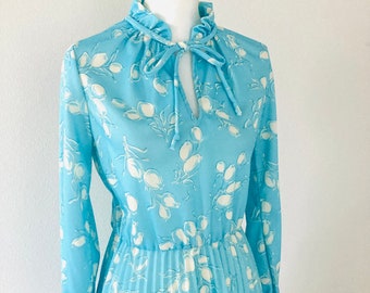 Vintage Pastel Blue Casual Day Dress / 1970’s Spring Floral Retro Pleated Secretary Dress Woman's Size Small