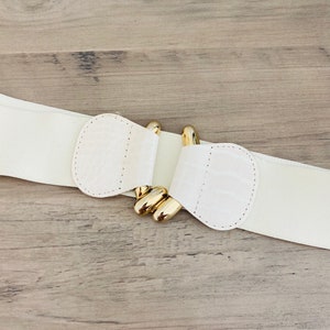Vintage 1980’s Stretchy Belt / Off-White Retro Golden Buckle Belt Size 31-33 inches