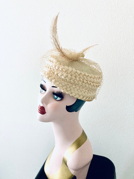 Vintage 1960’s Pillbox Hat / Womans Beige Tan Cel… - image 1