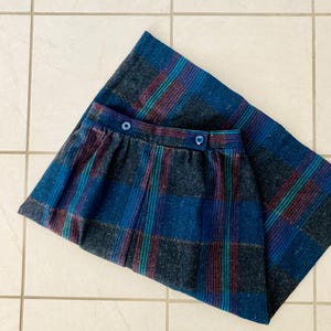 Vintage Navy Blue Wool Blend Skirt / 1980’s  Pleated High Waist Retro Mid Length Skirt Womans Size XS