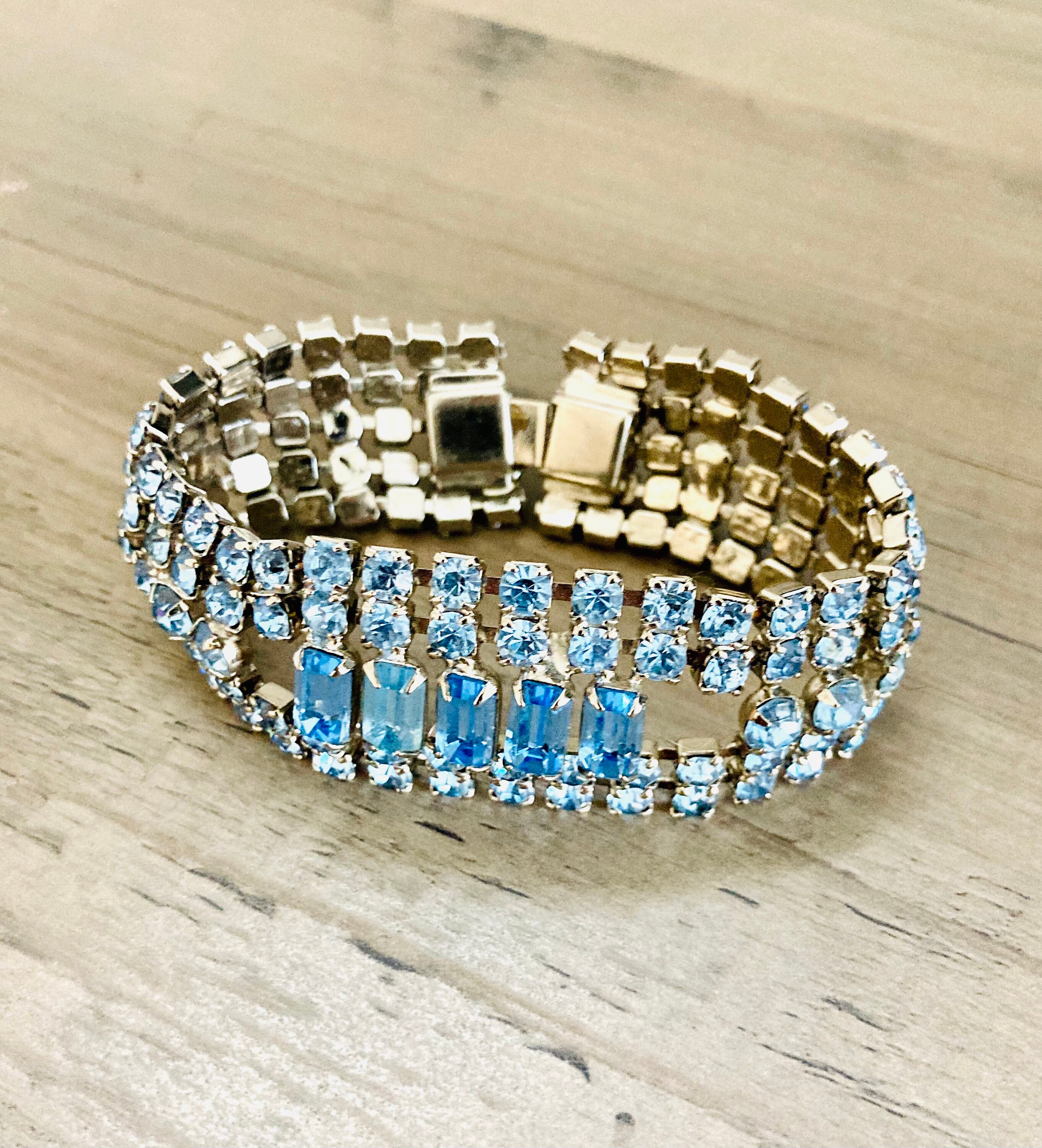 1950s'　bluecolor　rhinestone　bracelet Vintage 1950s Blue Rhinestone Bracelet | Cobalt & Sky Blue