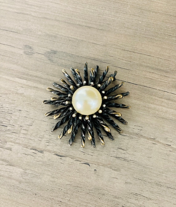 Vintage Brooch Jewelry Pin / Faux Pearl Beaded Vi… - image 1