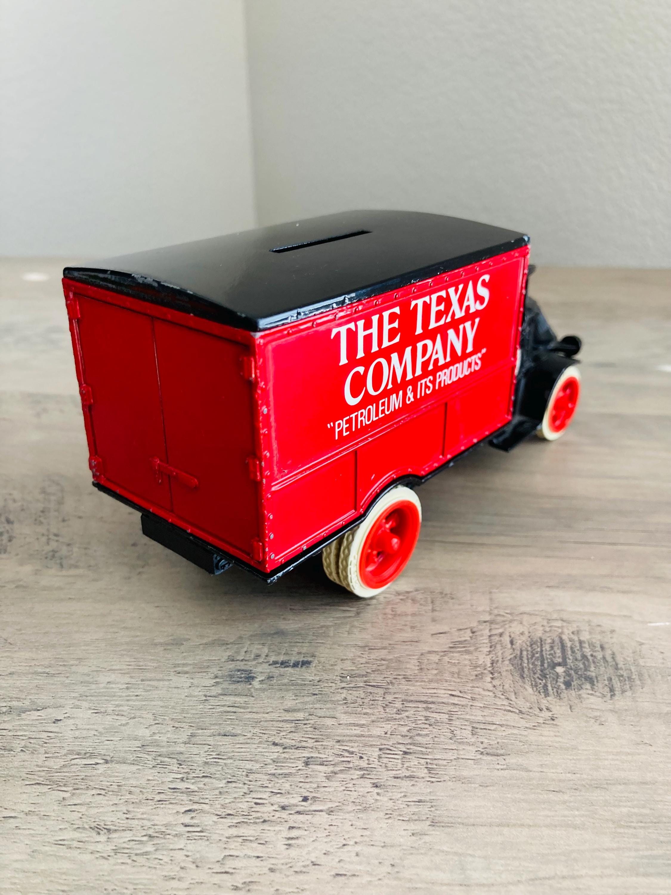 The Texas Company Metal Gas Truck / Texaco Red Metal 1925 Bull Dog