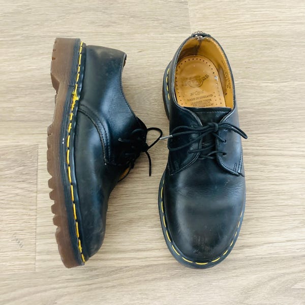 Dr Marten Grunge Oxford Shoes / Vintage 1990’s Chunky Retro Black Leather Lace Up Shoes Size 7 US woman, 5 UK