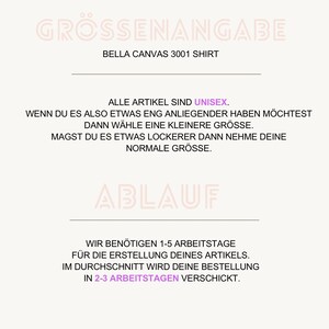K&ouml;nnte beinhalten: Ein wei&szlig;es Grafikdesign mit deutschem Text, einschlie&szlig;lich "GR&Ouml;SSENANGABE" und "BELLA CANVAS 3001 SHIRT." Der Text gibt Gr&ouml;&szlig;enhinweise f&uuml;r Unisex-Artikel, empfiehlt eine kleinere Gr&ouml;&szlig;e f&uuml;r eine engere Passform oder die normale Gr&ouml;&szlig;e f&uuml;r eine lockere Passform. Es wird auch eine Produktionszeit von 1-5 Werktagen angegeben.