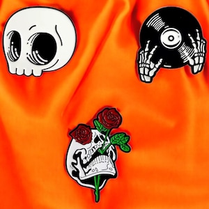Halloween Skeleton Hand Brooch - Gothic Skull Badge - Punk Lapel Pin - Spooky Skeleton Jewelry - Skull Hand Pin for Clothes, Bags & Hats