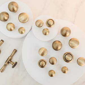 Antique Brass Cabinet Knobs – Vintage-Inspired Solid Brass Pulls and Handles for Kitchen & Furniture| Heritage Brass Cabinet Knobs