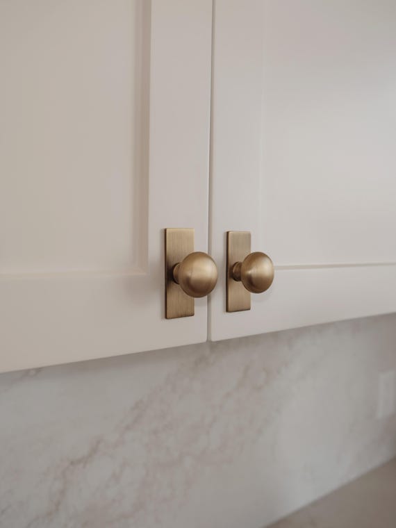 Lennox Knob| Solid Brass Cabinet Knob with backplate, Heritage Brass and Brushed Brass | Kitchen Bathroom Mudroom Dresser Furniture Handles