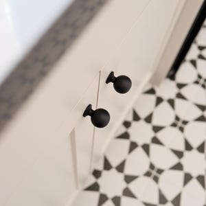 Matte Black Round Knob| Oil-rubbed Bronze Classic Ball Knob |  Modern Sleek Minimalist Cabinet Hardware for Kitchen , Dresser, Vanity