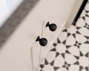 Perilla esférica / Perilla redonda negra mate / Perilla esférica de bronce aceitado / Herrajes minimalistas modernos y elegantes para gabinetes de cocina, tocador y aparador