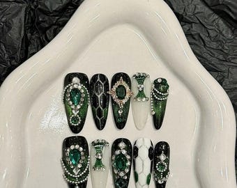 Reina de las Serpientes - Uñas a Presión