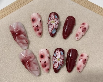Uñas postizas 3D Burgundy Bloom: diseño floral hecho a mano con detalles de mármol brillante, estilo Y2K
