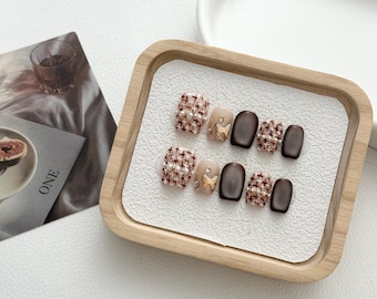 Uñas postizas con un estilo único para uso diario.