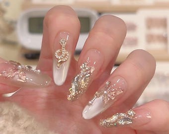 Uñas postizas de lujo: diseños de serpiente y flores