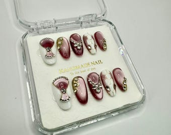 Uñas prensadas hechas a mano para ocasiones especiales o uso diario.