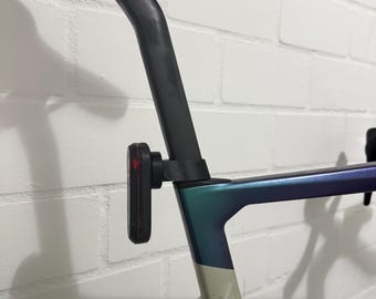 Halterung für Garmin Varia Rücklicht an Rose Xlite – D-Shape Sattelstütze