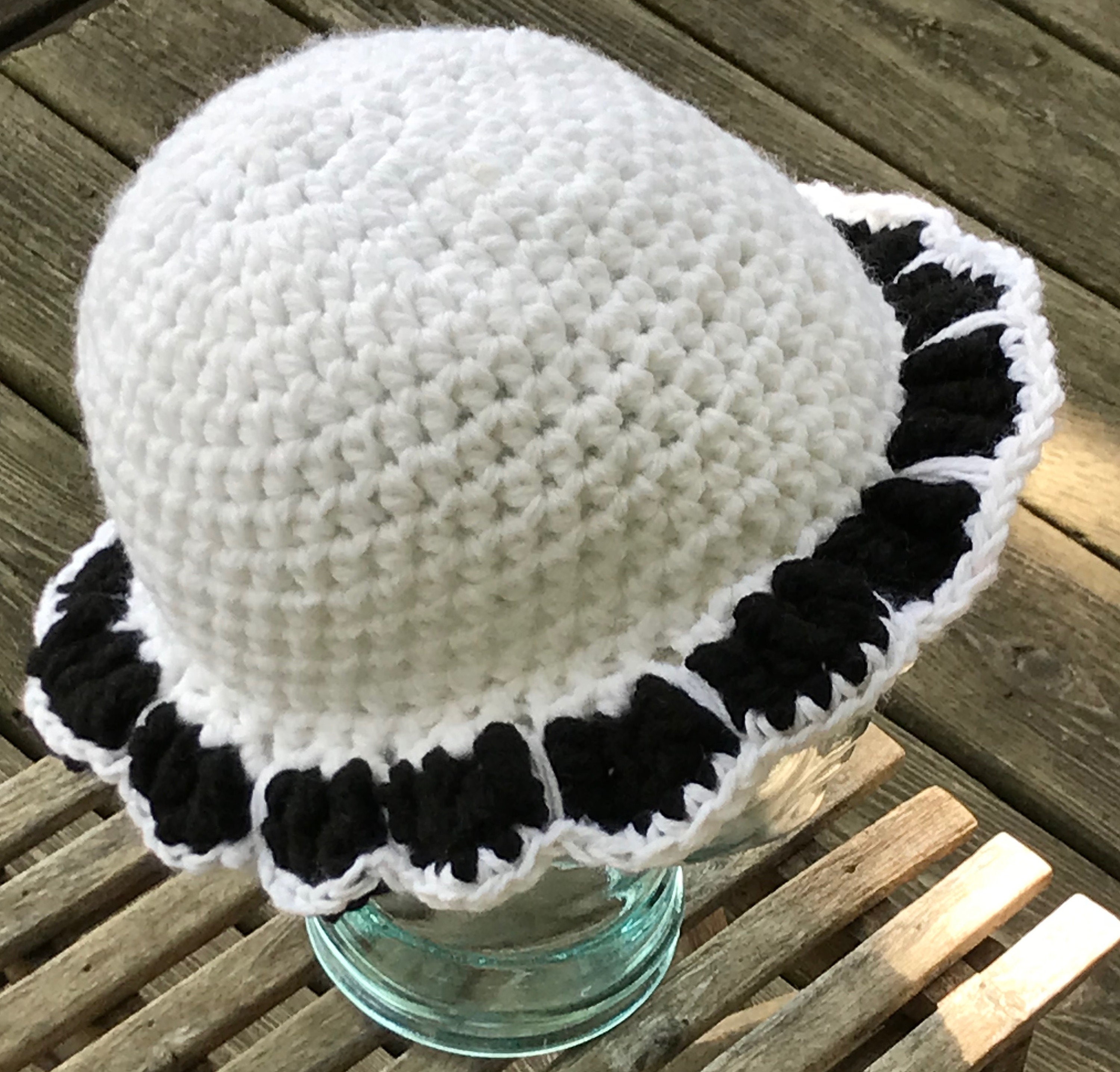 1920’s Antique Crochet Cloche Hat in Black with White Ruffle Trim, Handmade Black 1920s cloche hat with cotton and black lace – LaVieDelight main image 3