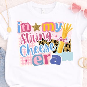 面白い過剰刺激ママ png、ストリングチーズママ時代 png、幼児ママシャツ Png、トレンディな母性 Png、デジタルダウンロード、ママ png