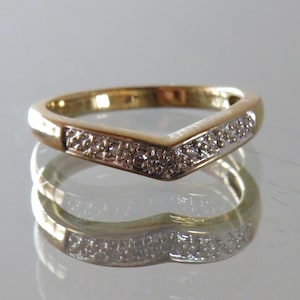 English 9K 375 Gold Diamond Ring - Band Ring UK Sheffield hallmarked - Collectible Item -
