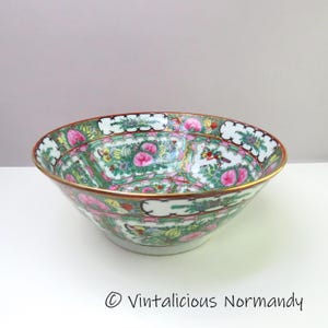 Large Chinese Porcelain Famille Rose Bowl with  Rose Medallion Decoration - marked -  Collectible Item -
