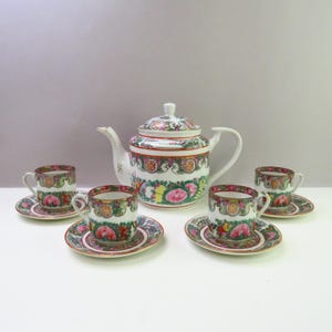 Vintage Chinese Famille Rose Porcelain Tea Set with Tea pot and 4 Cups and Saucers Qianlong Nian Zhi - Collectible Item -