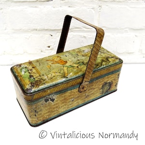 Vintage TIN metal BOX Lunch Basket - 1930s Old Child Childrens Food Container - Collectible Item -