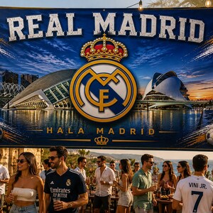 Może przedstawiać: Duży baner z napisem "REAL MADRID" białymi literami i herbem Realu Madryt. Tło jest niebieskie z krajobrazem miejskim i napisem "HALA MADRID". Ludzie gromadzą się przed banerem.