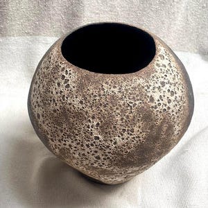 Textured Ceramic Vase | Earthy Natural Glaze | Organic Handmade Pottery | Rustic Stoneware Vase | Nature-Inspired Decor